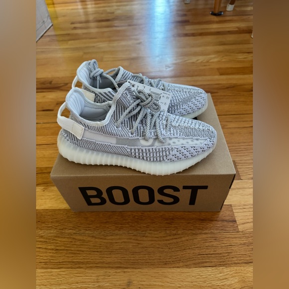 Adidas Yeezy Boost 350 V2 - Picture 4 of 9